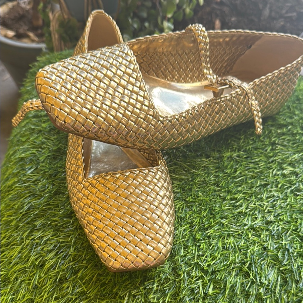 Vince Camuto Gold Woven Women's Shoes Mary Jane Flats like new worn once